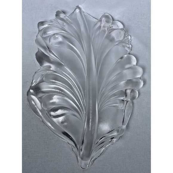 RARE Vintage Mikasa Frosted Walther Glass Heavy Crystal Leaf Platter 17" X 12" - Picture 3 of 4